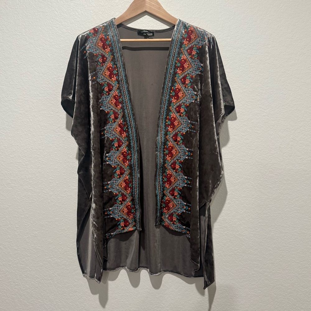 ANDRÉE BY UNIT Gray Velvet Embroidered Boho Artsy Kimono